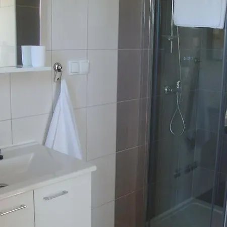 Appartement Modern , 10 M From The Beach , Sea View Nin