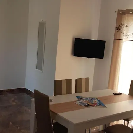 Modern , 10 M From The Beach , Sea View Appartement Nin