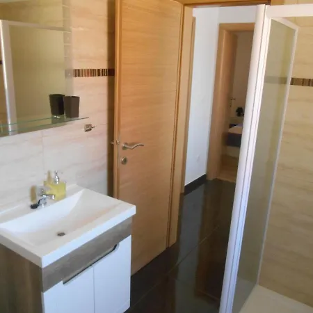 Modern , 10 M From The Beach , Sea View Nin